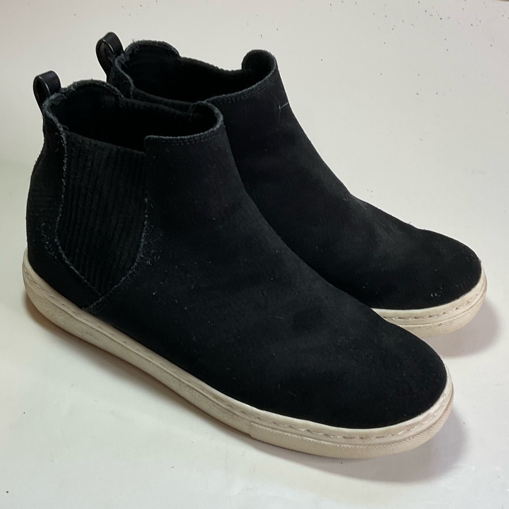 Skechers Goldie Never Tell Hidden Wedge Suede Slip On Boots Size 8.5